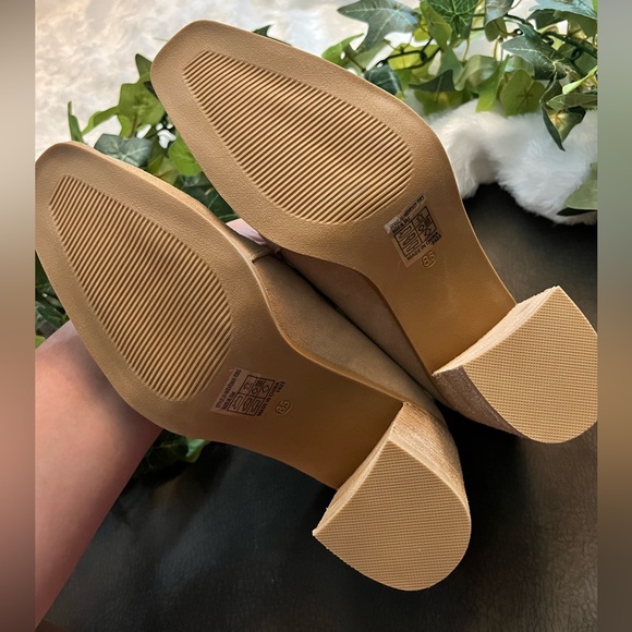 Joie Taupe Stacked Heel 8.5 NWT - Picture 2 of 4